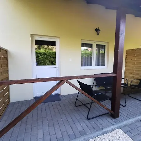 Vali Neni Kifozde Es Apartman Veroce Exterior photo