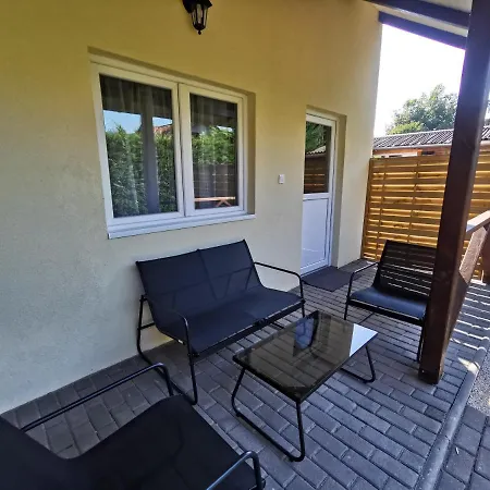Vali Neni Kifozde Es Apartman Veroce Exterior photo
