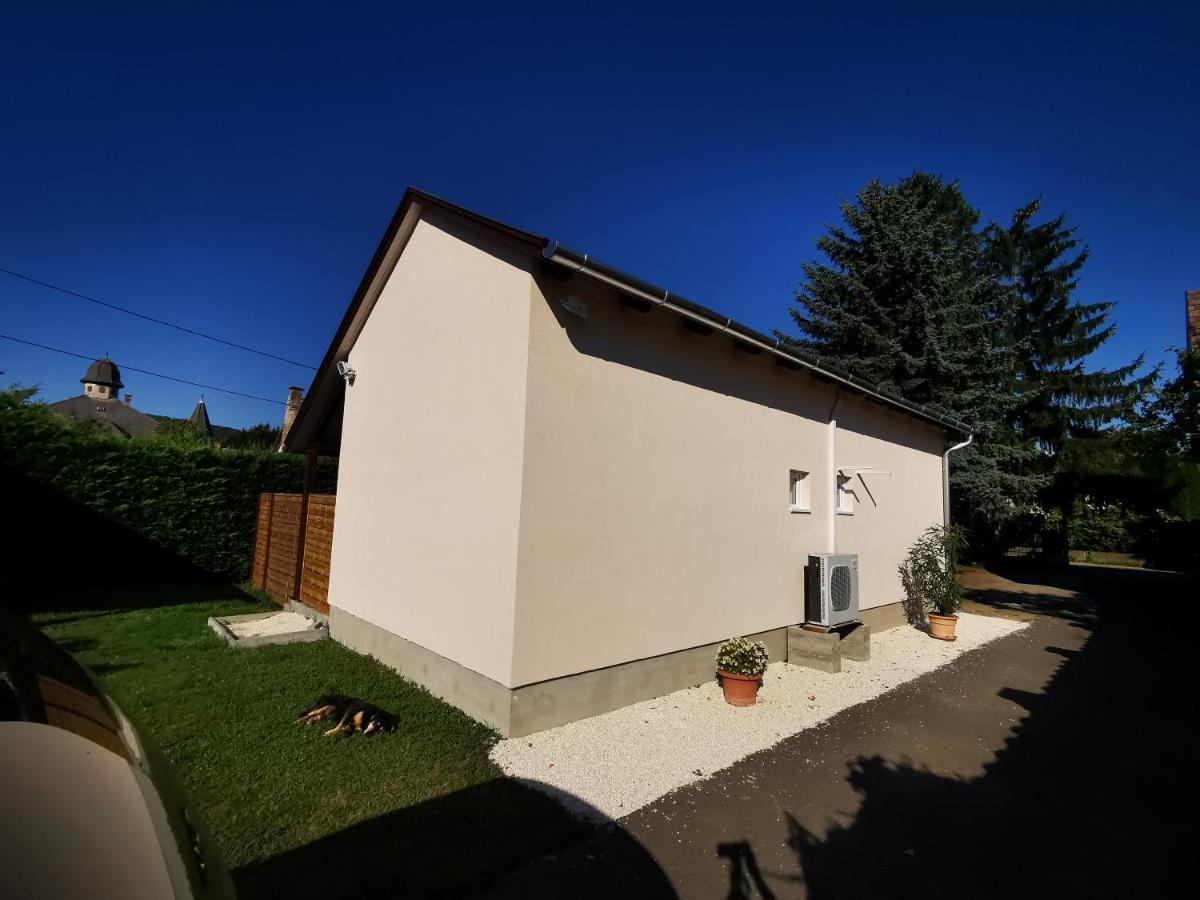 Vali Neni Kifozde Es Apartment